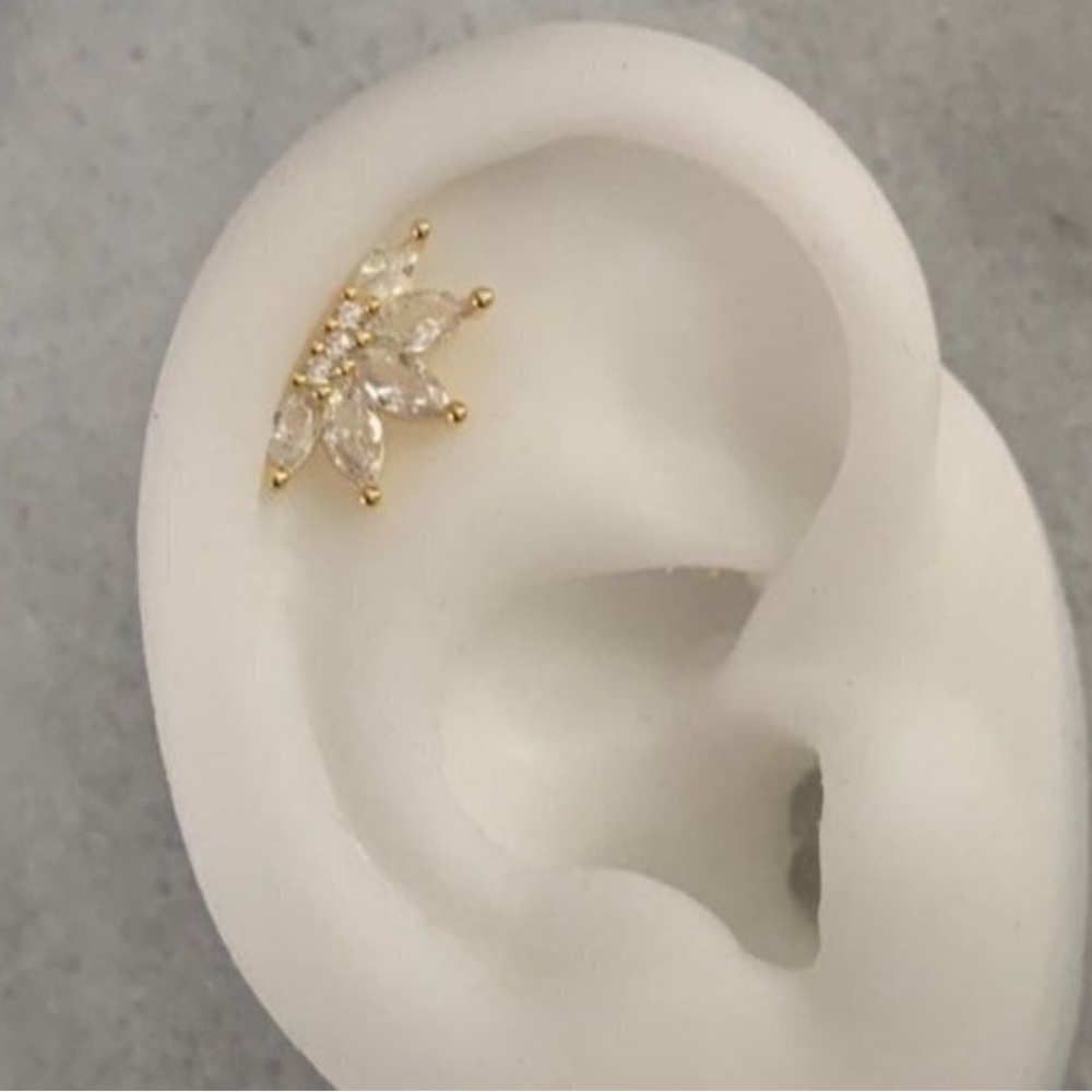 COPY - COPY - 18k Gold Large Crystal Leaf Flower Cartilage Earring Brand New